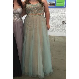 David’s Bridal 2017 Collection Prom Dress